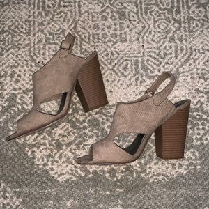 Indigo Rd. Heels Gray Size 7.5